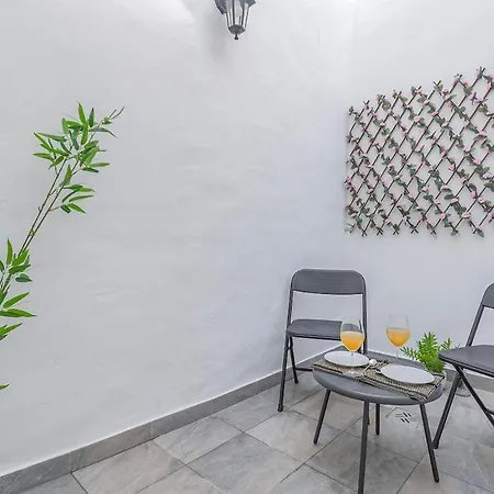 Private Patio - Steps To & Castle - Life * Lagos
